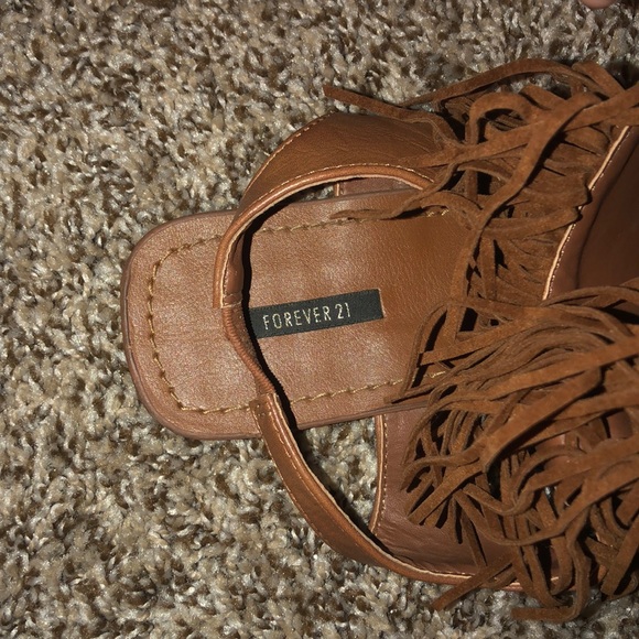 Fringed sandals - Picture 3 of 3